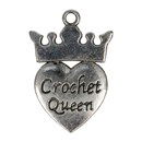 Bedeltje Crochet Queen 25 a 20 mm