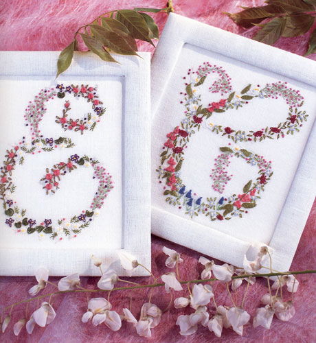 Alphabet brodé mille fleurs