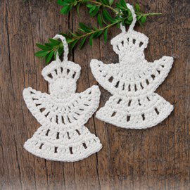 Drops Haakpatroon kerst engeltjes, gemaakt van Drops Cotton Light.  Formaat; 10 cm