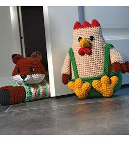 Deuren duo Kip en Vos gemaakt van Decoratie en miniaturen