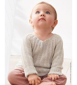 Babytruitje met raglanmouwen en wijde ronde hals gemaakt van Lana Grossa Solo Lino