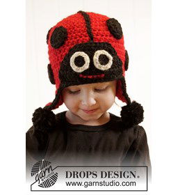 Lieveheersbeestje muts met oorflappen gemaakt van Drops Snow - Eskimo