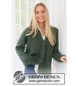 Damesvest met kabelpatroon langs voorpand en halslijn gemaakt van Drops Kid Silk