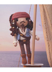 Haakpatroon pop jack sparrow gemaakt van Scheepjes Catona 25 en 10 gram