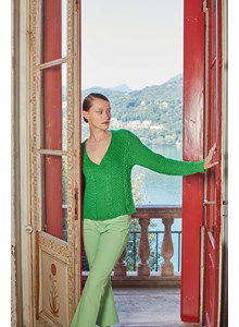 Damestrui met kabels