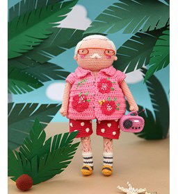 Opa met hawaiishirt van Lula en co gemaakt van Scheepjes Catona 50 - 100 gram