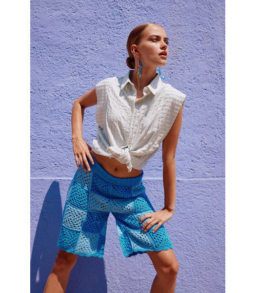 Brei- en haakpatroon Knielange damesshort Slow-paced in Granny Square blokken