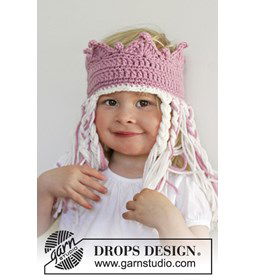 Gehaakte kroon met haar gemaakt van Drops Nepal