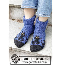 Sloffen met kattenpatroon gemaakt van Drops Alaska