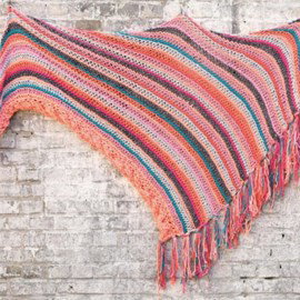 Durable Breipatroon gestreepte omslagdoek met franje van het breigaren Durable Cosy Formaat:  Bovenrand 170 cm Kabelrand: 105 cm Bovenrand tot pont ca 60 cm