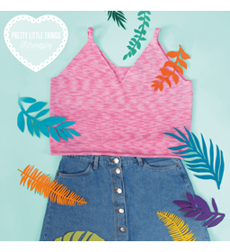 Dameshemdje met smalle schouderbandjes gemaakt van Scheepjes Sunkissed