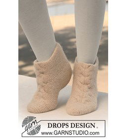 Gevilte sloffen met kabelpatroon.