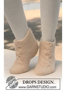 Gevilte sloffen met kabelpatroon.