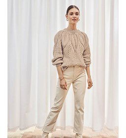 Damestrui met boogjes in halsboord gemaakt van Phildar Phil Givre