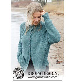 Damesvest met brede halsboord gemaakt van DROPS Sky