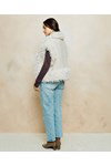 Breipatroon mouwloze jas met afwerking in bontlook van andere kant
