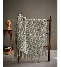 Deken met kwastjes gemaakt van Scheepjes Chunky Monkey