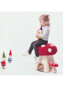 Paddenstoelhuis en krukje