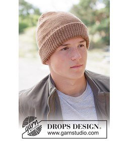 Gebreide herenmuts met stoere kabels en omslagrand gemaakt van Handwerk accesoires