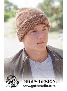 Gebreide herenmuts met stoere kabels en omslagrand