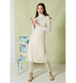 Lange A-lijn rok met kabelpatroon gemaakt van Lang Yarns Merino plus