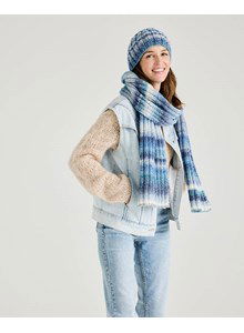 Sjaal en muts in boordsteek