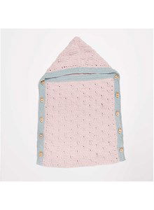 Slaapzak met in kleurafstekende rand.