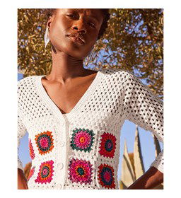 Damesvest Felicia met verschillend gekleurde vierkantjes gemaakt van knopen