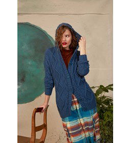 Vest met capuchon gemaakt van Rondbreinaald nr 4