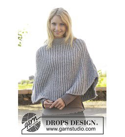 Gebreide poncho gemaakt van Drops Big Merino