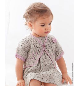 Babyvestje met korte mouw en gehaakt bloemetje gemaakt van Lana Grossa Ecopuno