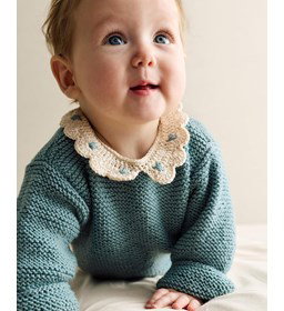 babytruitje met romantisch kraagje gemaakt van Handwerk accesoires