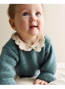 babytruitje met romantisch kraagje