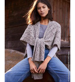 Geknoopte poncho gemaakt van Lana Grossa Ecopuno Tweed
