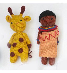 Kleine Masai Sekou met giraf gemaakt van Phildar Phil Coton 3