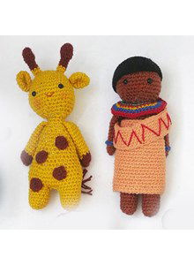 Kleine Masai Sekou met giraf