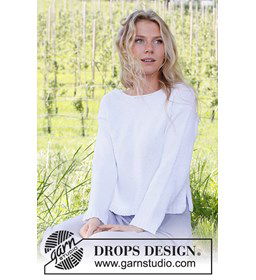 Damestrui met splitjes in de zijnaad gemaakt van Drops Belle