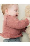 Breipatroon babyvest Ortance met gerimpeld schootje van andere kant