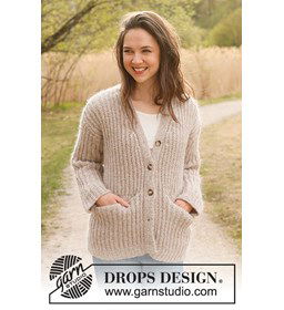 Damesvest in Engelse patentsteek gemaakt van DROPS Soft Tweed