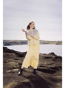 Breipatroon damesvest blaregn met ronde pas gemaakt van Istex Lopi Plotulopi