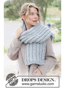 Warme gebreide sjaal in patentsteek met dik garen