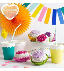 Cupcake in cup met glazuur gemaakt van Scheepjes Catona 25 en 10 gram