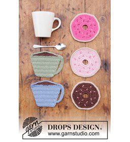Onderzetters kopjes en donuts gemaakt van Drops Paris