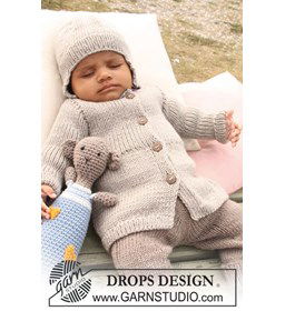 vest, broek en muts gemaakt van knopen