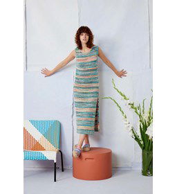 Lange rechte damesjurk gemaakt van Lang Yarns Fiesta