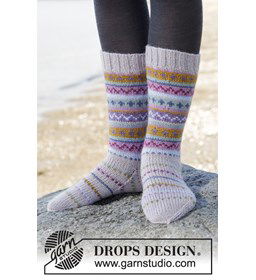 Vrolijke sokken gemaakt van Drops Karisma