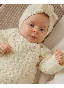 Babytruitje in bloembladsteek