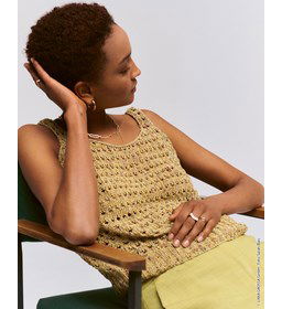 Zomers damestopje in ajourpatroon gemaakt van Lana Grossa About Berlin Spotty