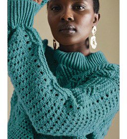 Damestrui met hoge halsbies gemaakt van Haaknaalden