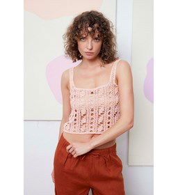 Kort hemdje Anais, in open haakwerk gemaakt van Lang Yarns Belle